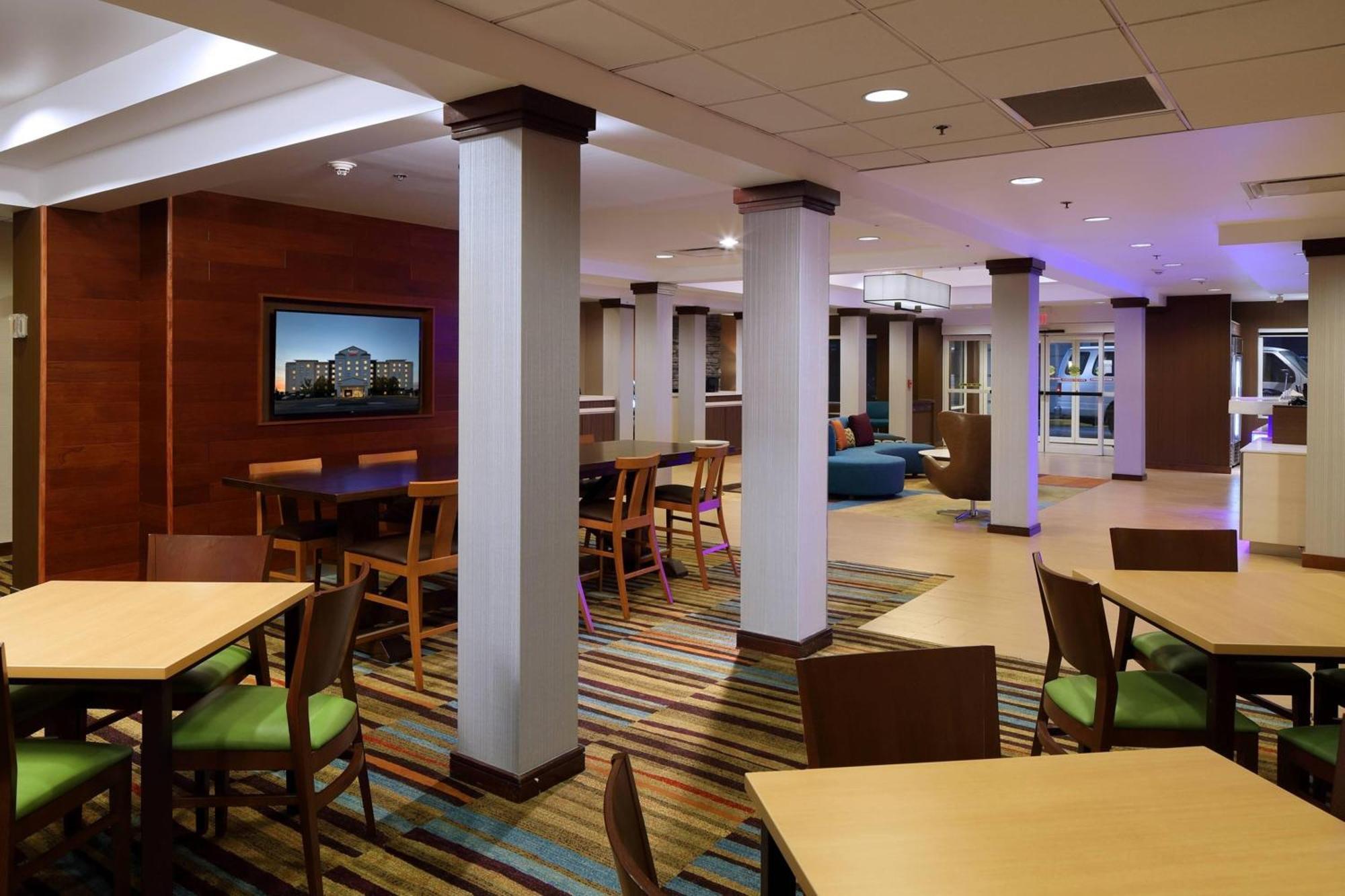 Fairfield Inn & Suites By Marriott Newark Liberty International Airport Exterior photo