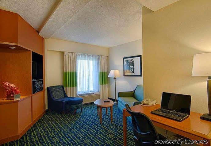 Fairfield Inn & Suites By Marriott Newark Liberty International Airport Exterior photo